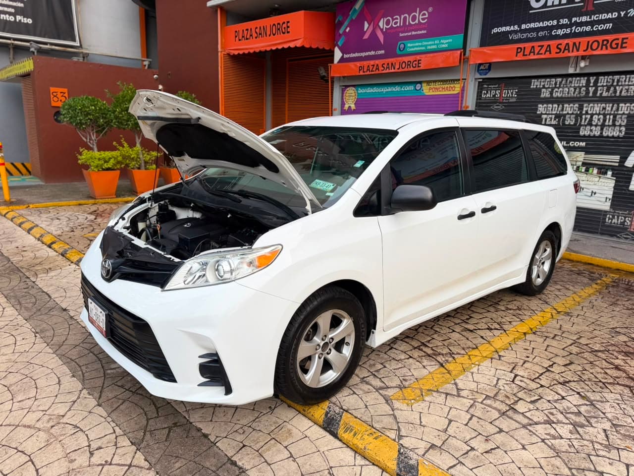 TOYOTA SIENNA CE 2020 — foto 12