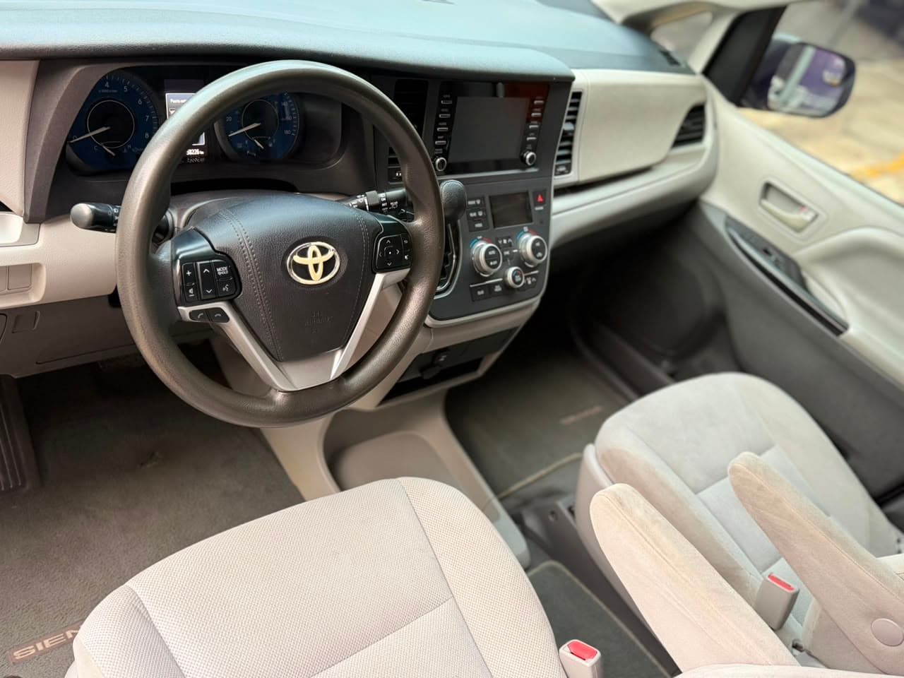 TOYOTA SIENNA CE 2020 — foto 16