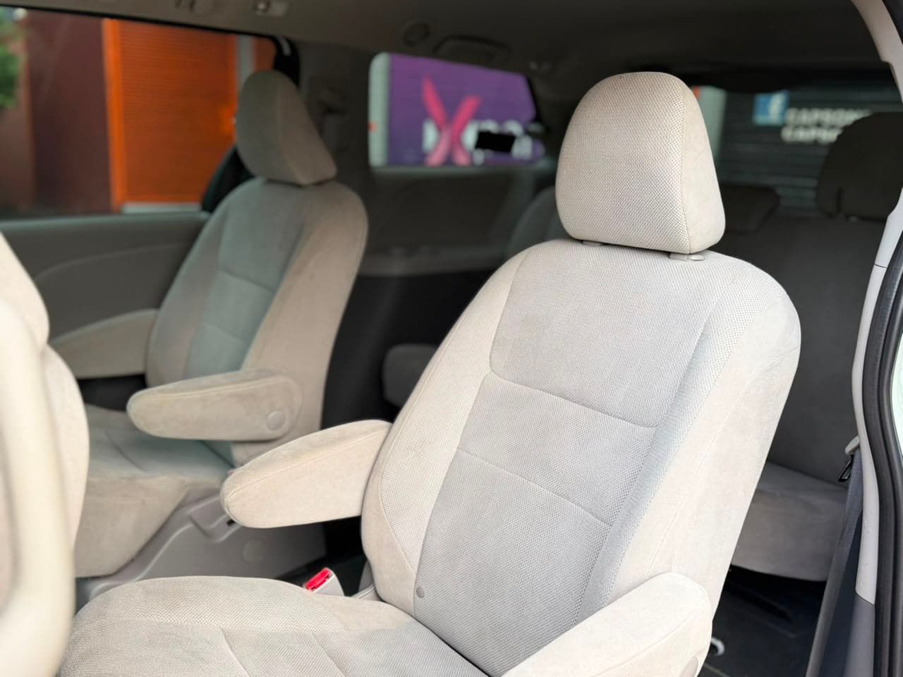 TOYOTA SIENNA CE 2020 — foto 18