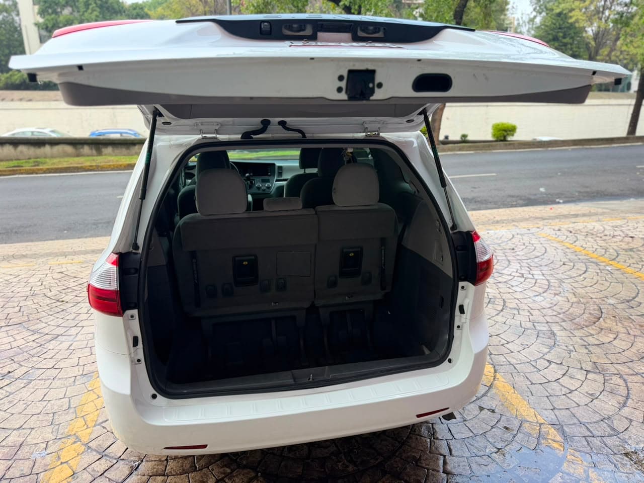 TOYOTA SIENNA CE 2020 — foto 20