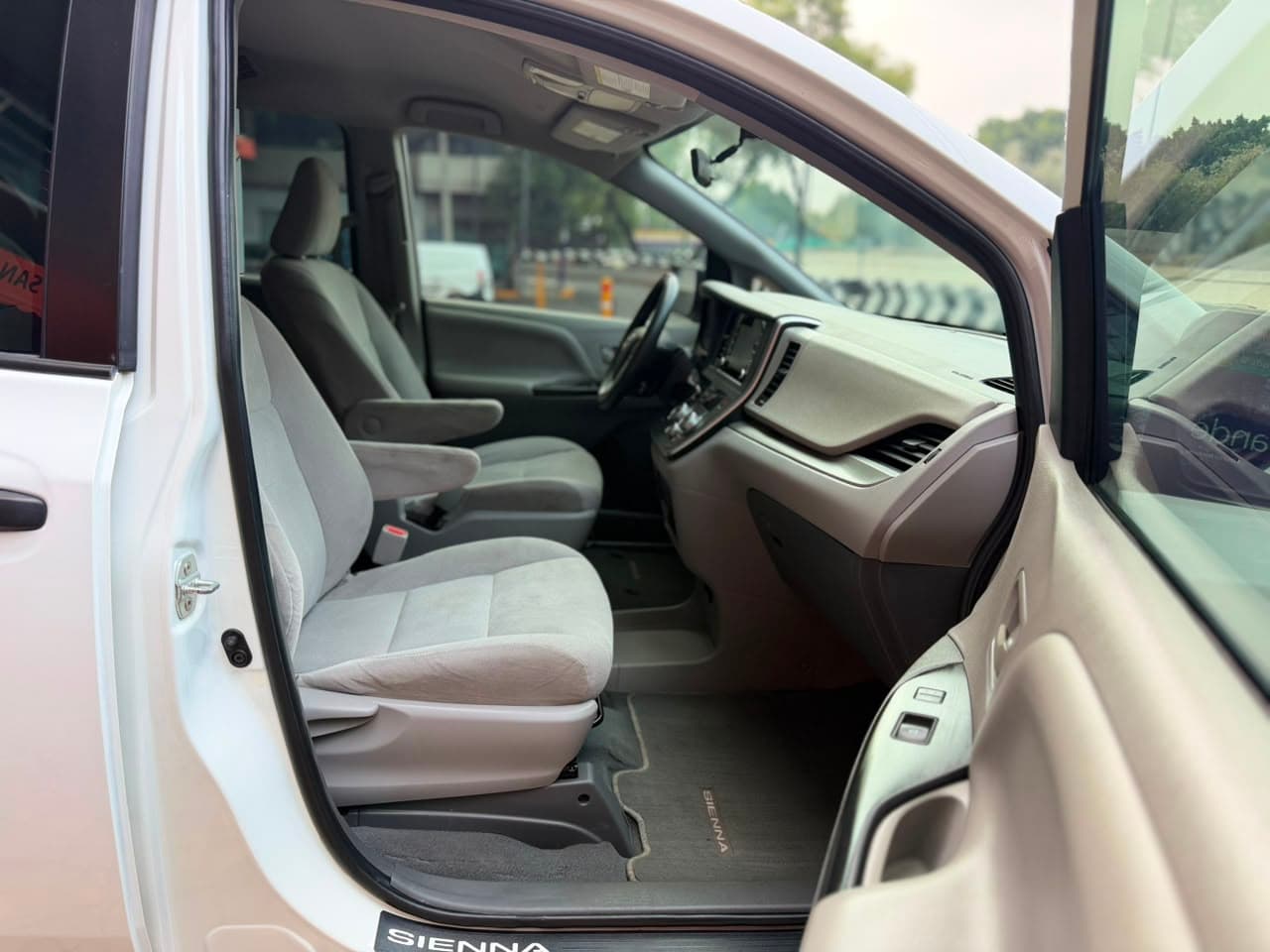 TOYOTA SIENNA CE 2020 — foto 22