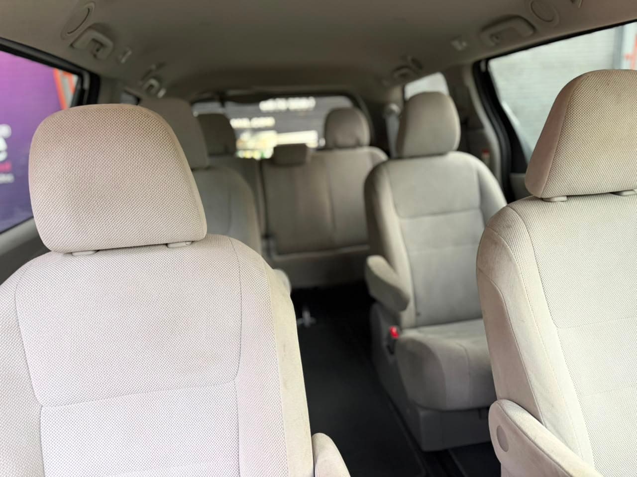 TOYOTA SIENNA CE 2020 — foto 25