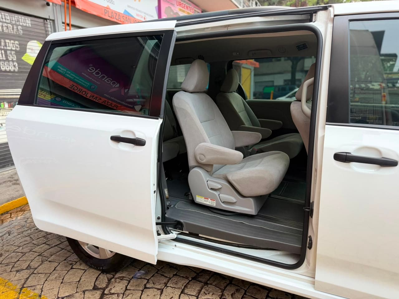 TOYOTA SIENNA CE 2020 — foto 26