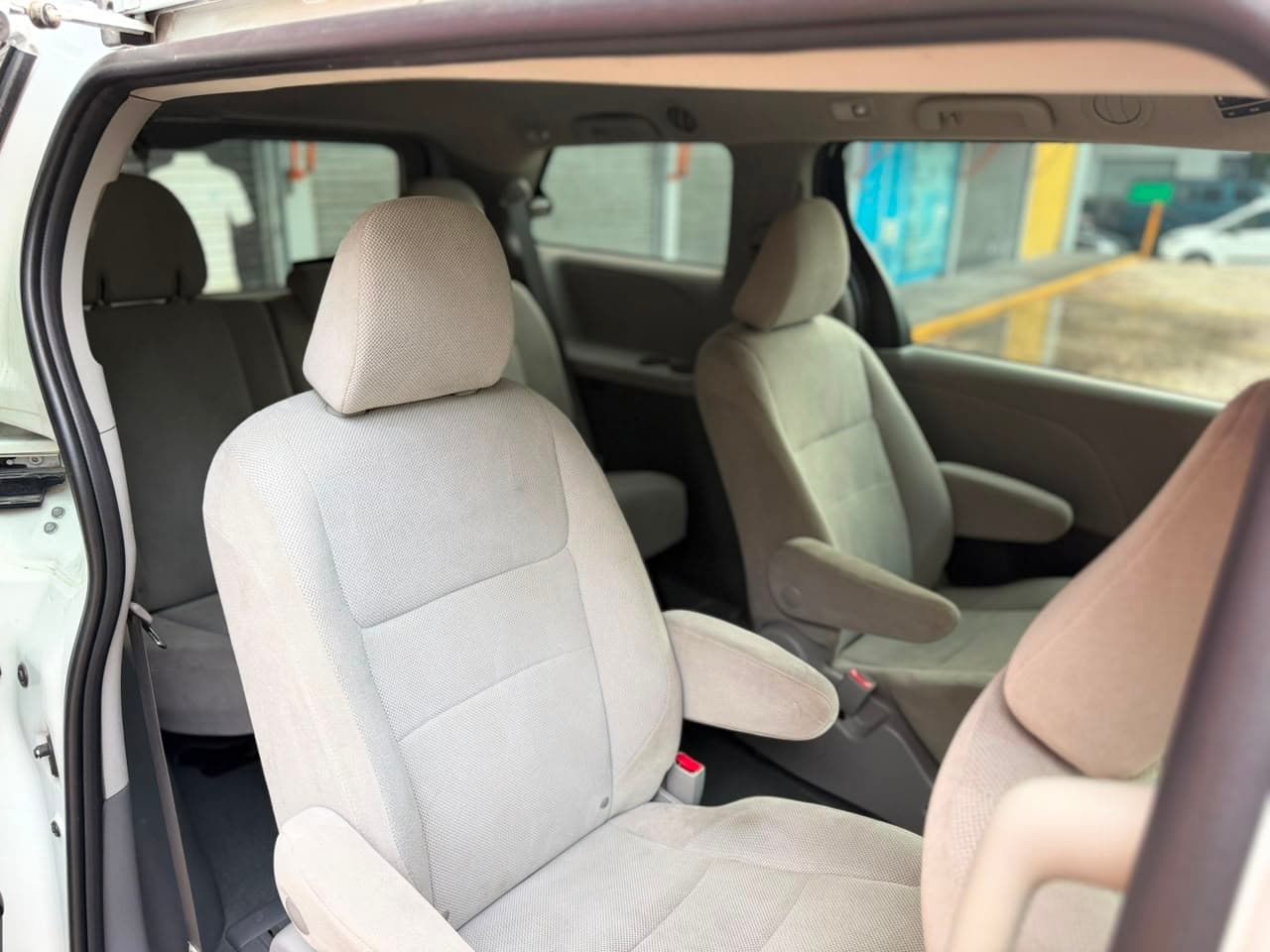 TOYOTA SIENNA CE 2020 — foto 27