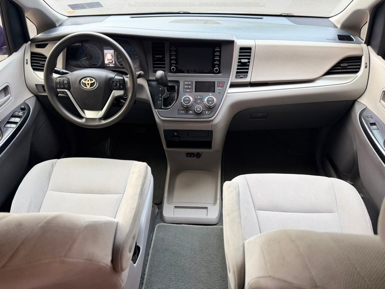 TOYOTA SIENNA CE 2020 — foto 28