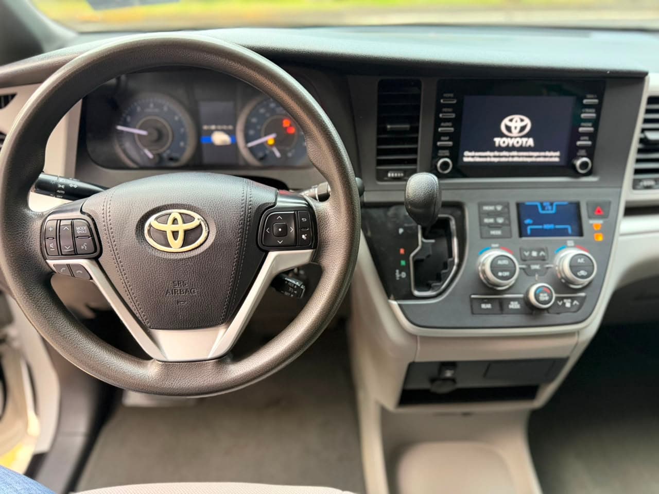 TOYOTA SIENNA CE 2020 — foto 29