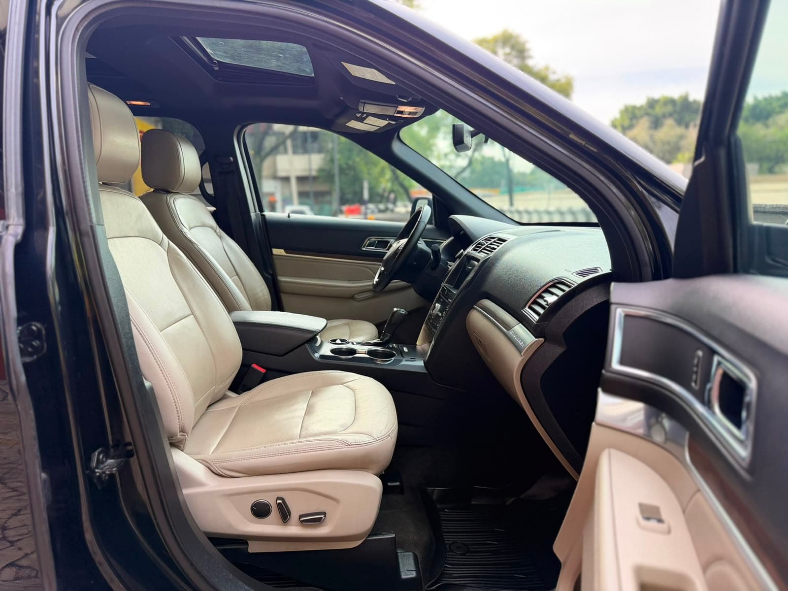 FORD EXPLORER LIMITED 2018 4x4 — foto 24