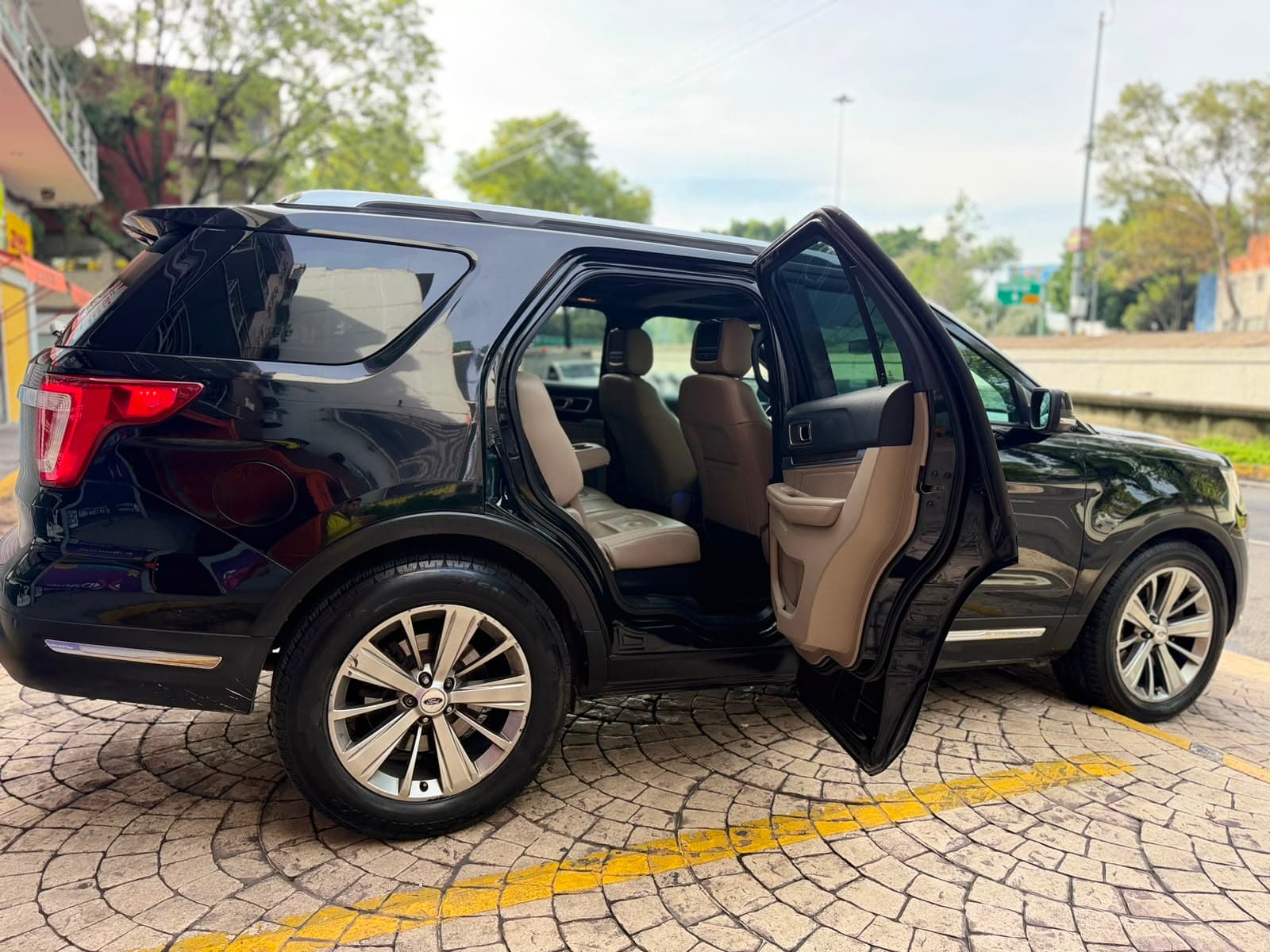 FORD EXPLORER LIMITED 2018 4x4 — foto 28
